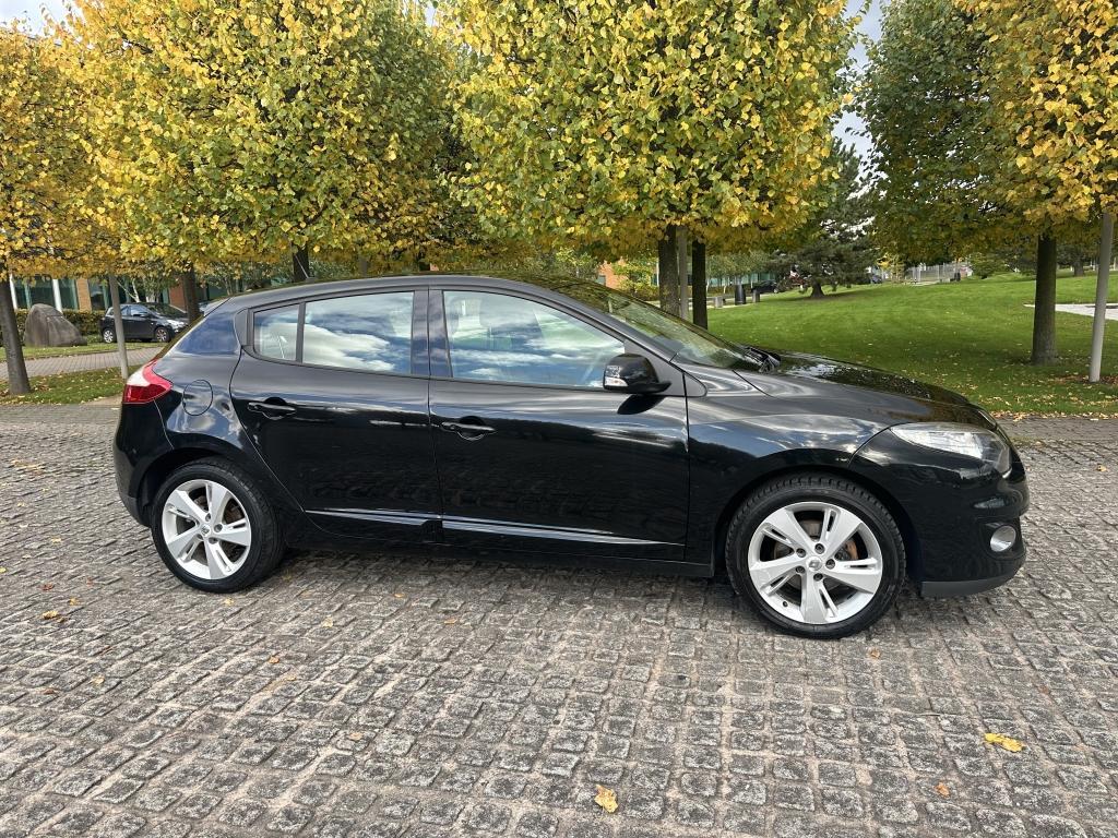 Renault MEGANE HATCHBACK 1.6 DYNAMIQUE TOMTOM VVT 5DR Manual