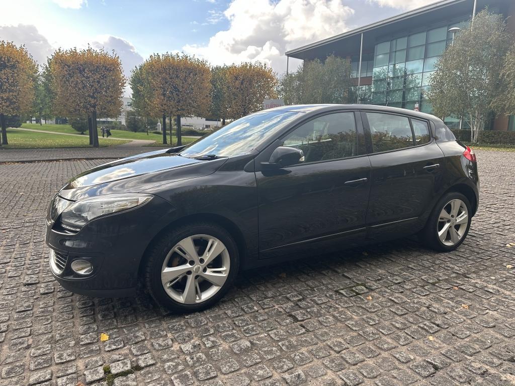 Renault MEGANE HATCHBACK 1.6 DYNAMIQUE TOMTOM VVT 5DR Manual