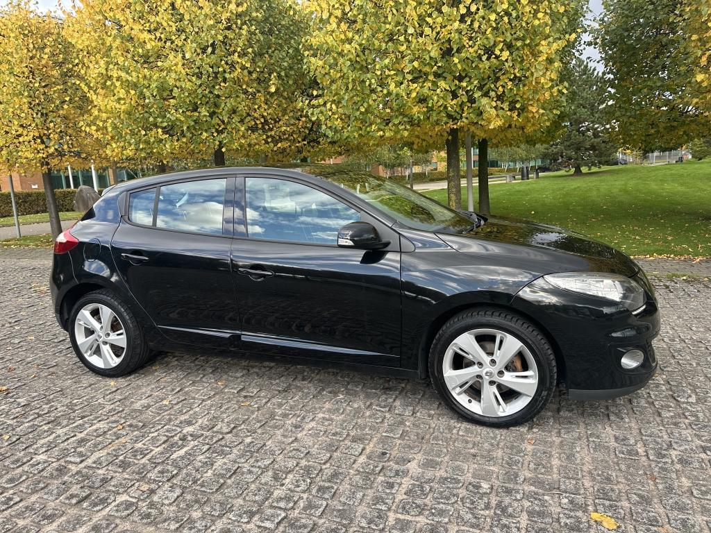 Renault MEGANE HATCHBACK 1.6 DYNAMIQUE TOMTOM VVT 5DR Manual