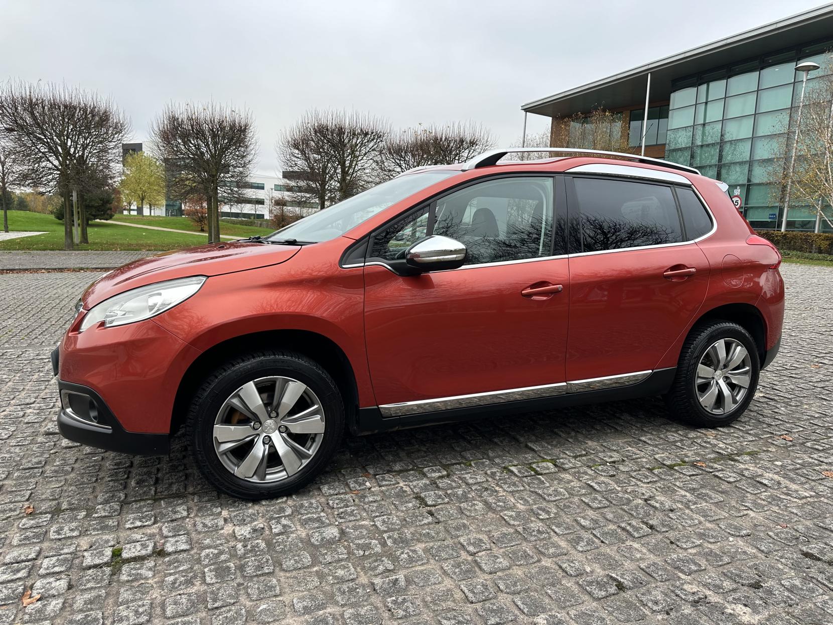 Peugeot 2008 1.2 VTi PureTech Allure SUV 5dr Petrol Manual Euro 5 (82 ps)