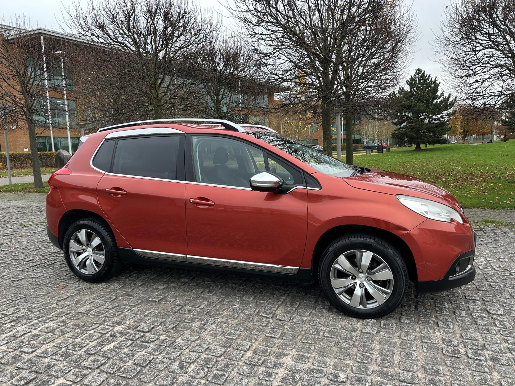 Peugeot 2008 1.2 VTi PureTech Allure SUV 5dr Petrol Manual Euro 5 (82 ps)