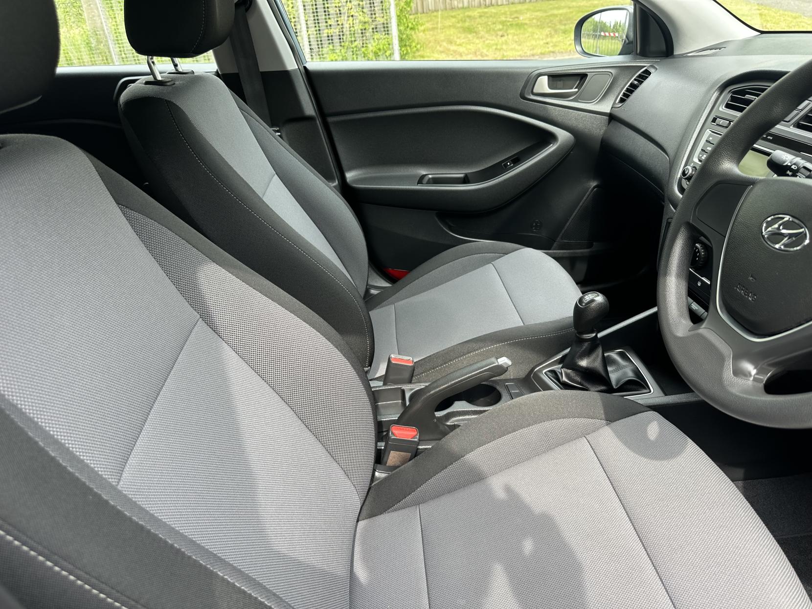 Hyundai i20 1.2 S Hatchback 5dr Petrol Manual Euro 6 (75 ps)