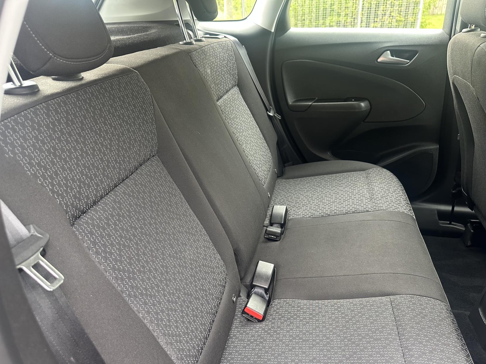 Vauxhall Crossland X 1.2 Turbo ecoTEC GPF SE Nav SUV 5dr Petrol Manual Euro 6 (s/s) (110 ps)