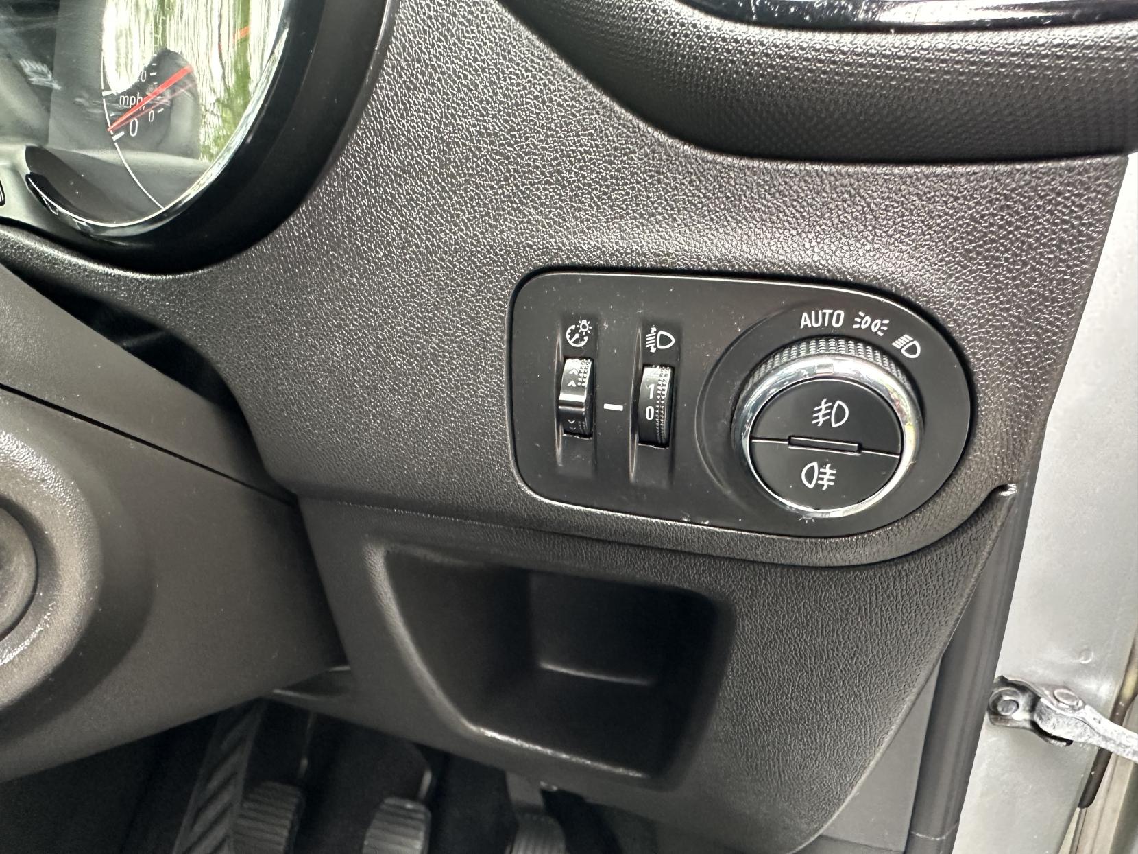 Vauxhall Crossland X 1.2 Turbo ecoTEC GPF SE Nav SUV 5dr Petrol Manual Euro 6 (s/s) (110 ps)