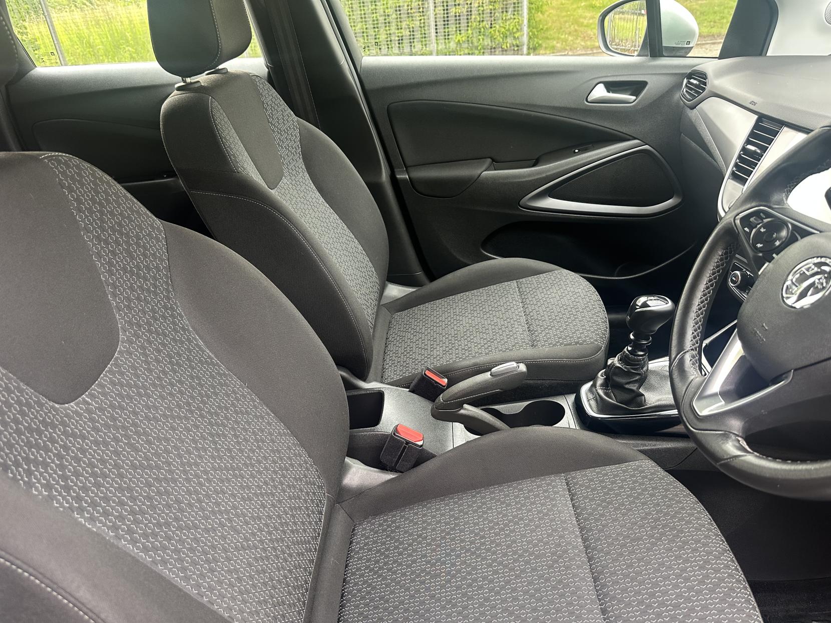 Vauxhall Crossland X 1.2 Turbo ecoTEC GPF SE Nav SUV 5dr Petrol Manual Euro 6 (s/s) (110 ps)