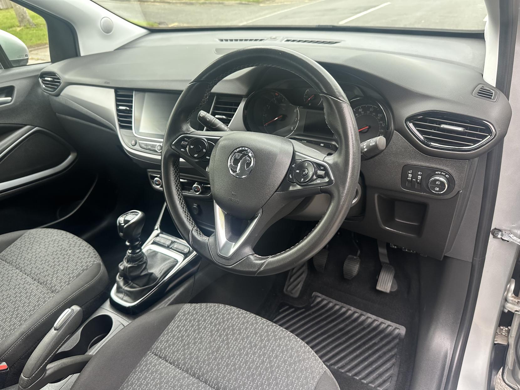 Vauxhall Crossland X 1.2 Turbo ecoTEC GPF SE Nav SUV 5dr Petrol Manual Euro 6 (s/s) (110 ps)