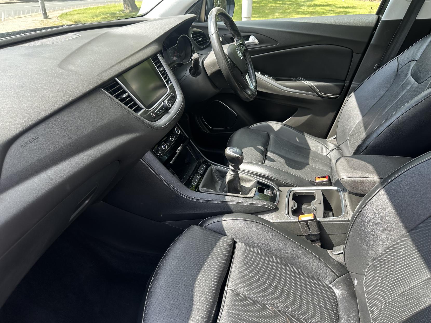 Vauxhall Grandland X 1.2 Turbo Elite Nav SUV 5dr Petrol Manual 6Spd Euro 6 (s/s) (130 ps)