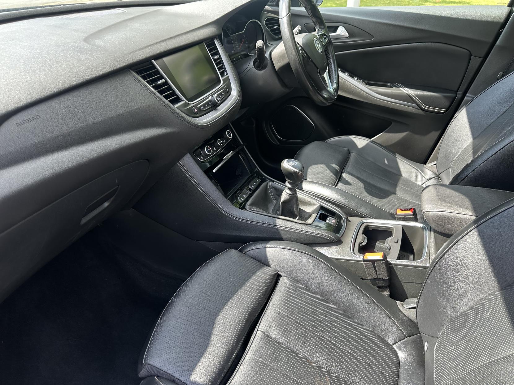 Vauxhall Grandland X 1.2 Turbo Elite Nav SUV 5dr Petrol Manual 6Spd Euro 6 (s/s) (130 ps)