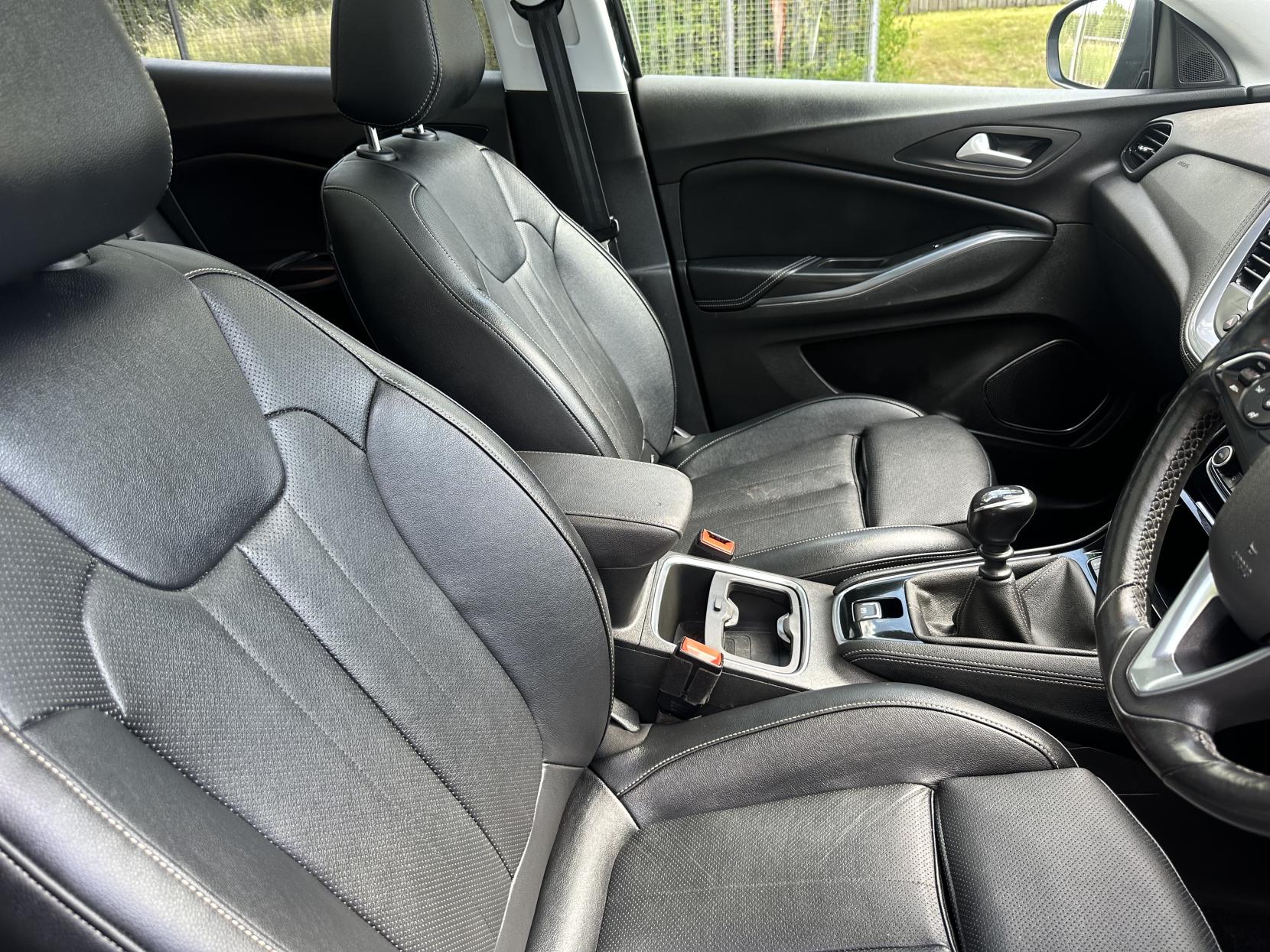 Vauxhall Grandland X 1.2 Turbo Elite Nav SUV 5dr Petrol Manual 6Spd Euro 6 (s/s) (130 ps)