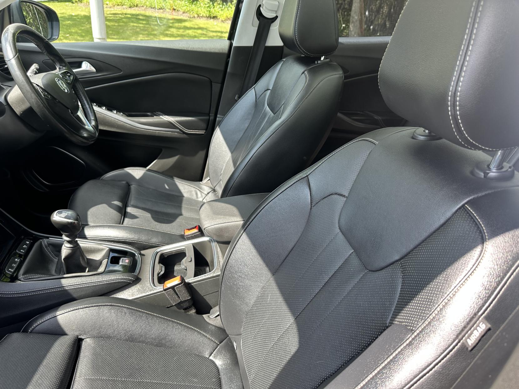 Vauxhall Grandland X 1.2 Turbo Elite Nav SUV 5dr Petrol Manual 6Spd Euro 6 (s/s) (130 ps)