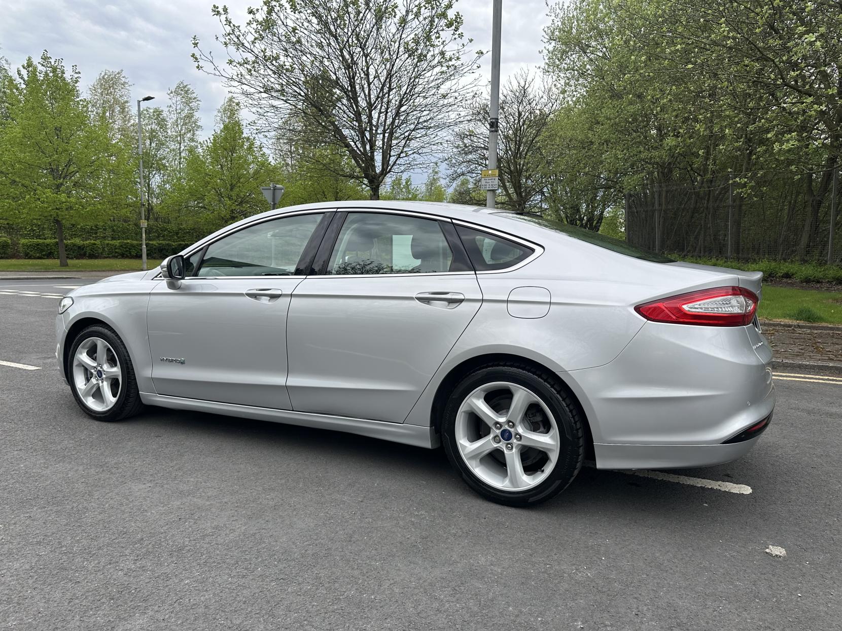 Ford Mondeo 2.0 TiVCT Titanium Saloon 4dr Petrol Hybrid CVT Euro 6 (s/s) (187 ps)