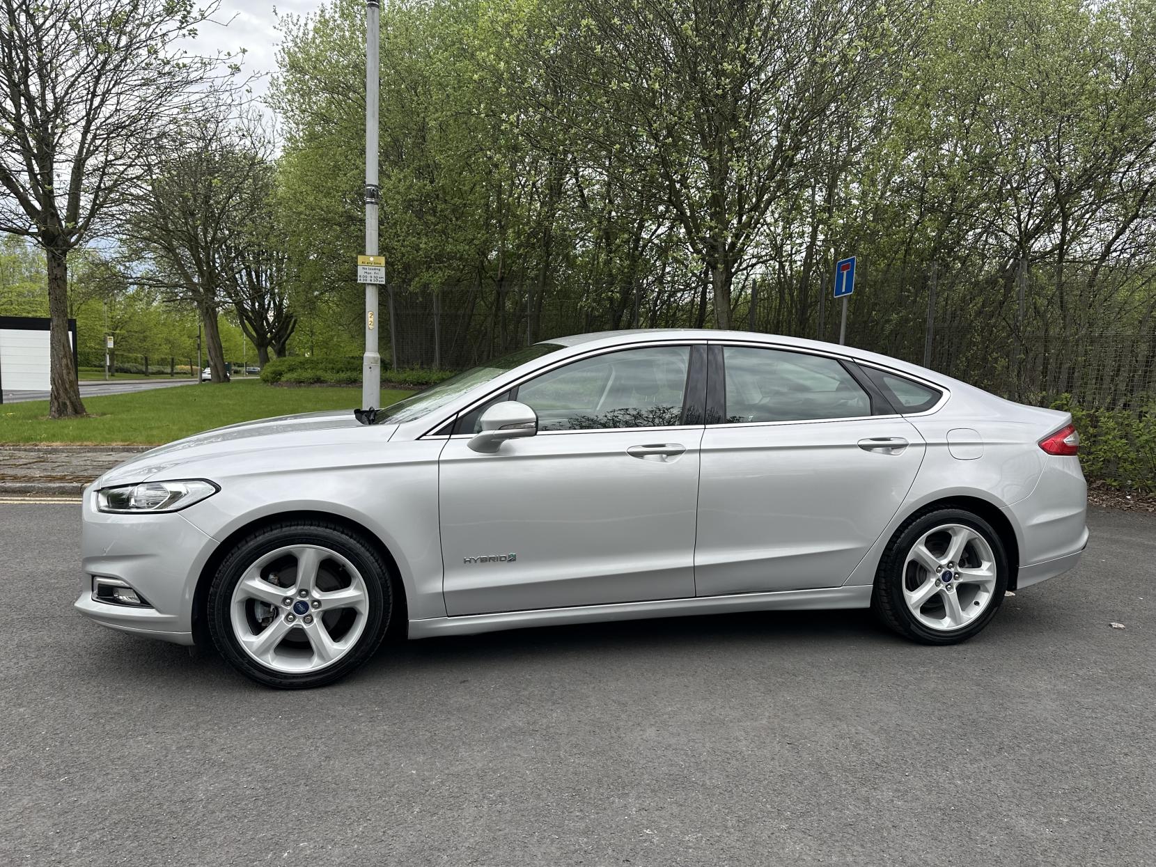 Ford Mondeo 2.0 TiVCT Titanium Saloon 4dr Petrol Hybrid CVT Euro 6 (s/s) (187 ps)