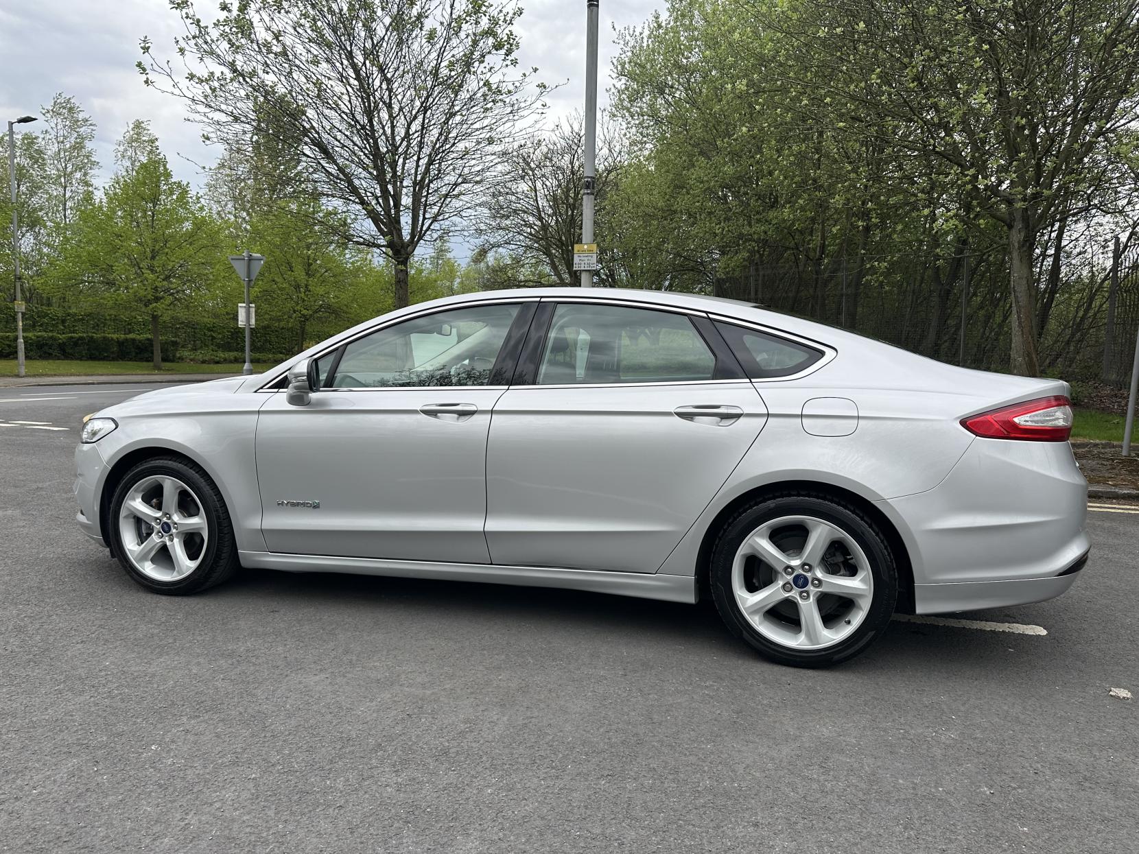 Ford Mondeo 2.0 TiVCT Titanium Saloon 4dr Petrol Hybrid CVT Euro 6 (s/s) (187 ps)
