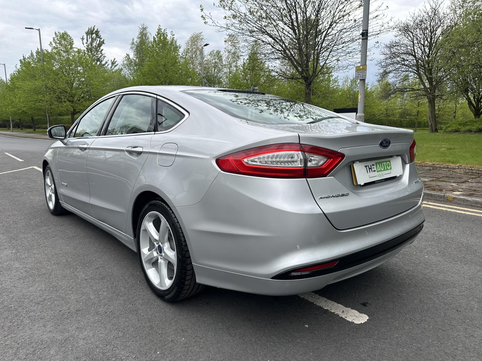 Ford Mondeo 2.0 TiVCT Titanium Saloon 4dr Petrol Hybrid CVT Euro 6 (s/s) (187 ps)