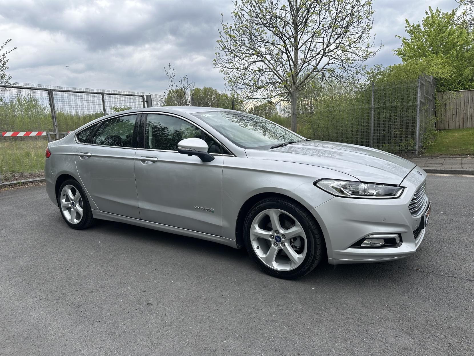 Ford Mondeo 2.0 TiVCT Titanium Saloon 4dr Petrol Hybrid CVT Euro 6 (s/s) (187 ps)