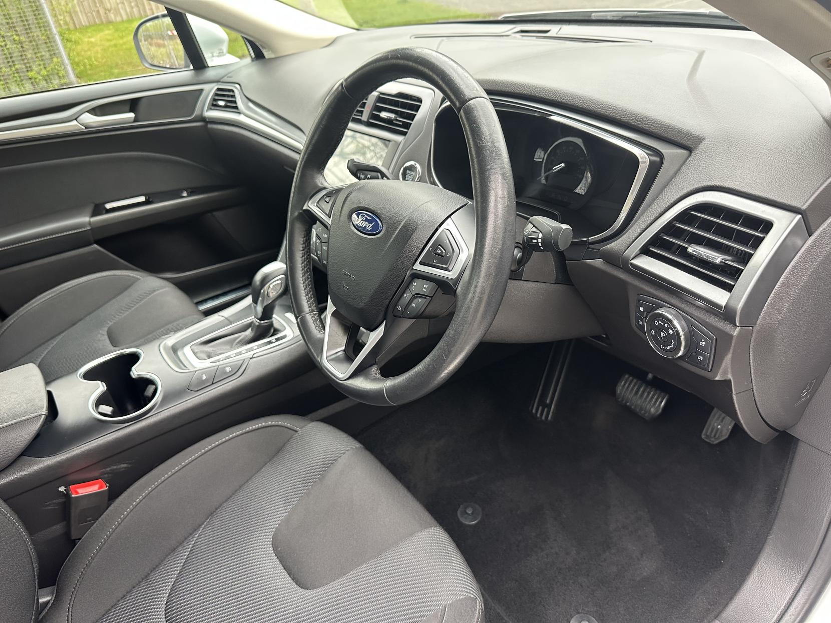 Ford Mondeo 2.0 TiVCT Titanium Saloon 4dr Petrol Hybrid CVT Euro 6 (s/s) (187 ps)