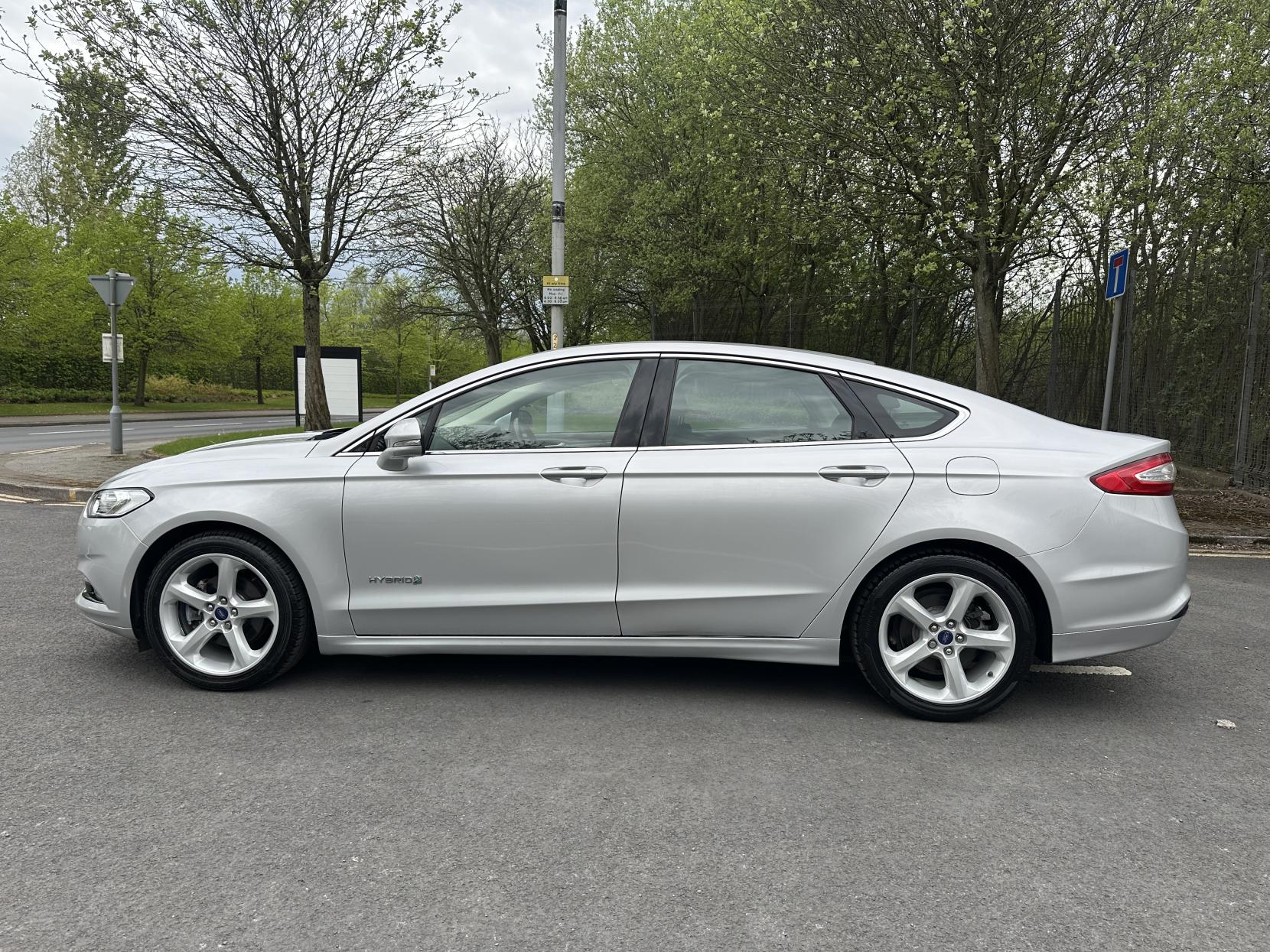 Ford Mondeo 2.0 TiVCT Titanium Saloon 4dr Petrol Hybrid CVT Euro 6 (s/s) (187 ps)