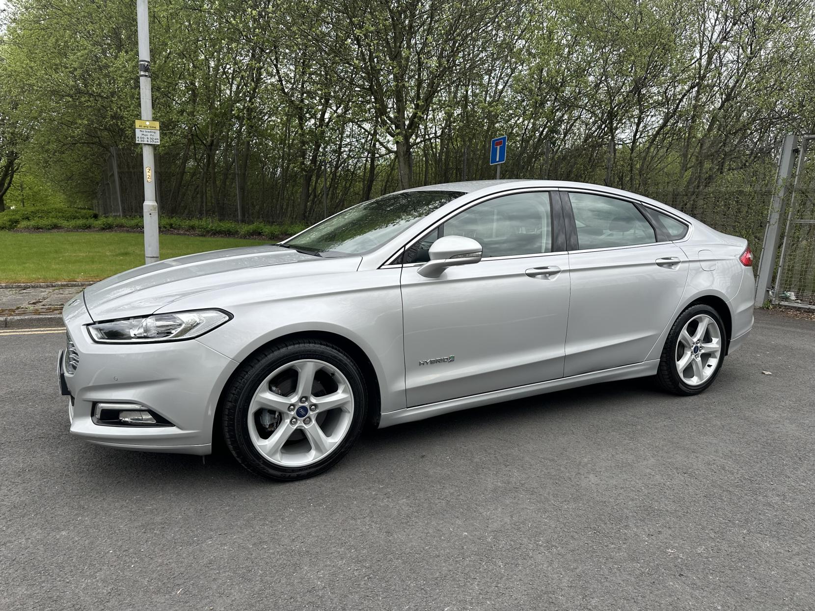 Ford Mondeo 2.0 TiVCT Titanium Saloon 4dr Petrol Hybrid CVT Euro 6 (s/s) (187 ps)