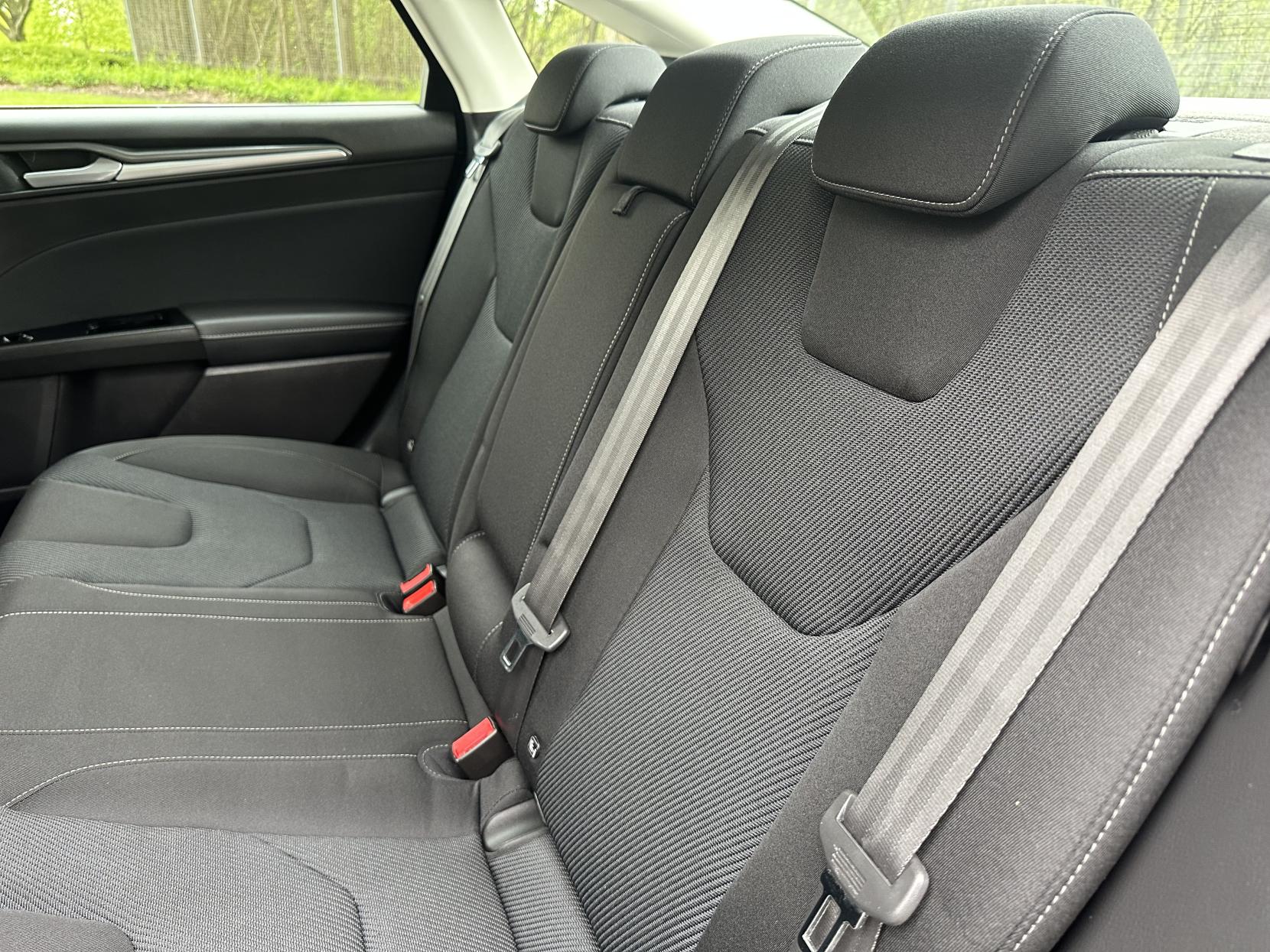 Ford Mondeo 2.0 TiVCT Titanium Saloon 4dr Petrol Hybrid CVT Euro 6 (s/s) (187 ps)