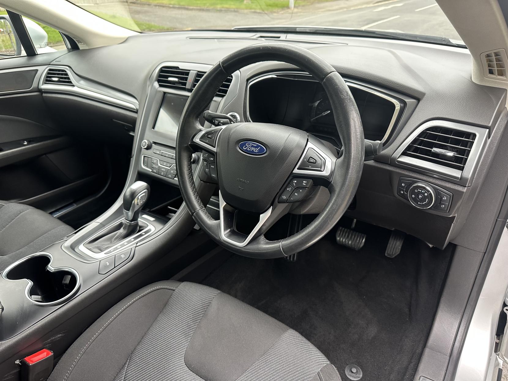 Ford Mondeo 2.0 TiVCT Titanium Saloon 4dr Petrol Hybrid CVT Euro 6 (s/s) (187 ps)