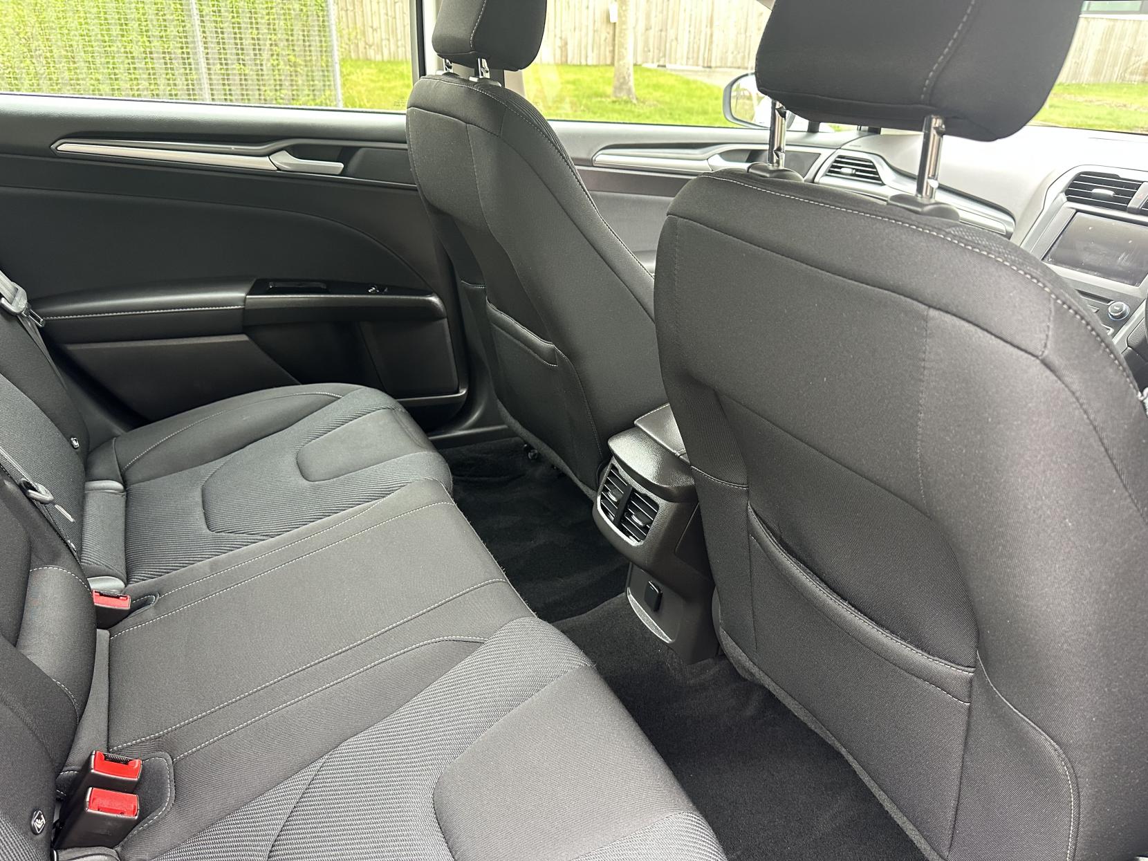 Ford Mondeo 2.0 TiVCT Titanium Saloon 4dr Petrol Hybrid CVT Euro 6 (s/s) (187 ps)