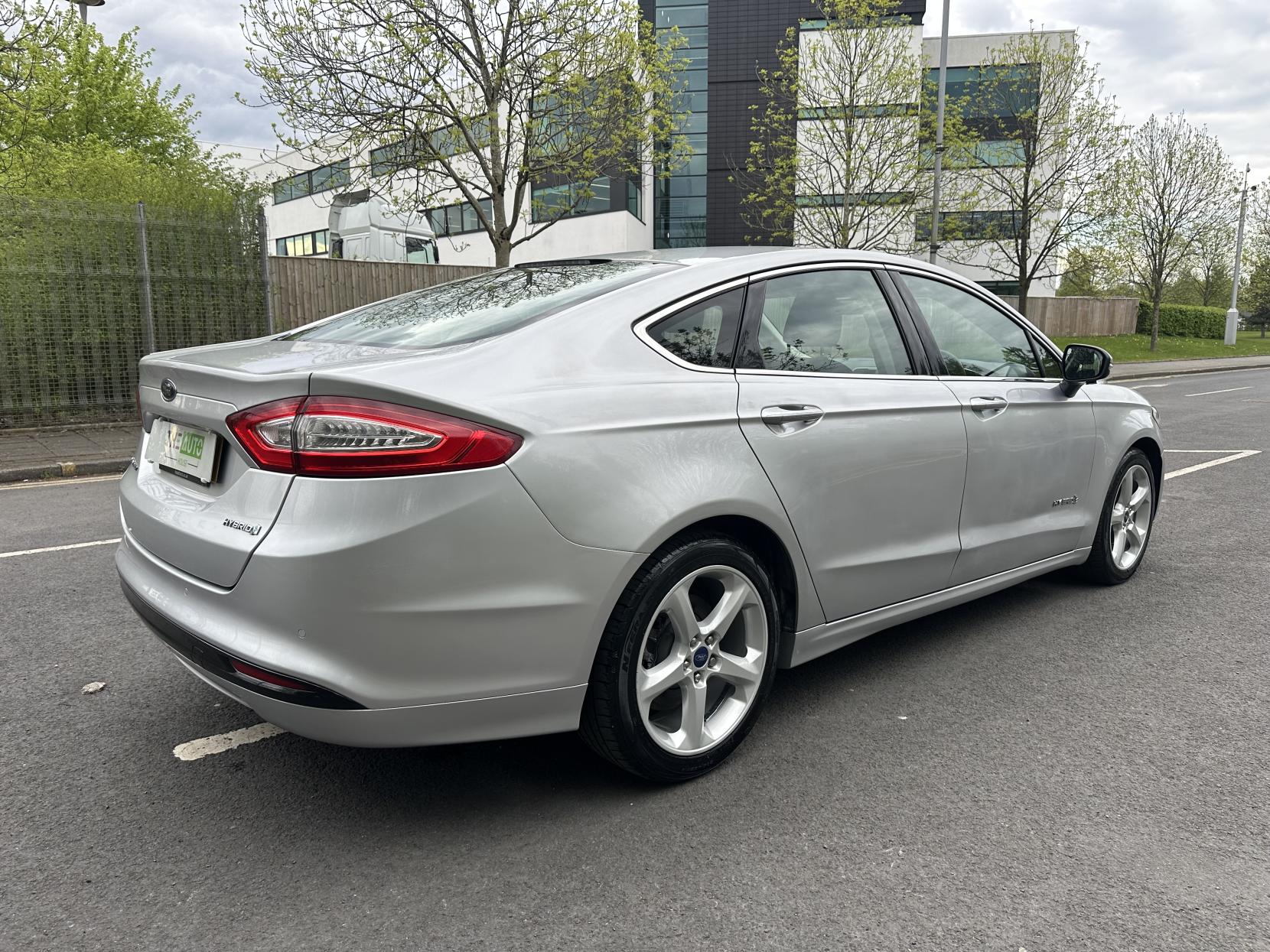 Ford Mondeo 2.0 TiVCT Titanium Saloon 4dr Petrol Hybrid CVT Euro 6 (s/s) (187 ps)