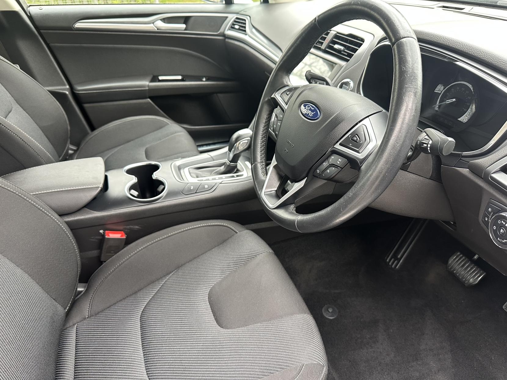 Ford Mondeo 2.0 TiVCT Titanium Saloon 4dr Petrol Hybrid CVT Euro 6 (s/s) (187 ps)