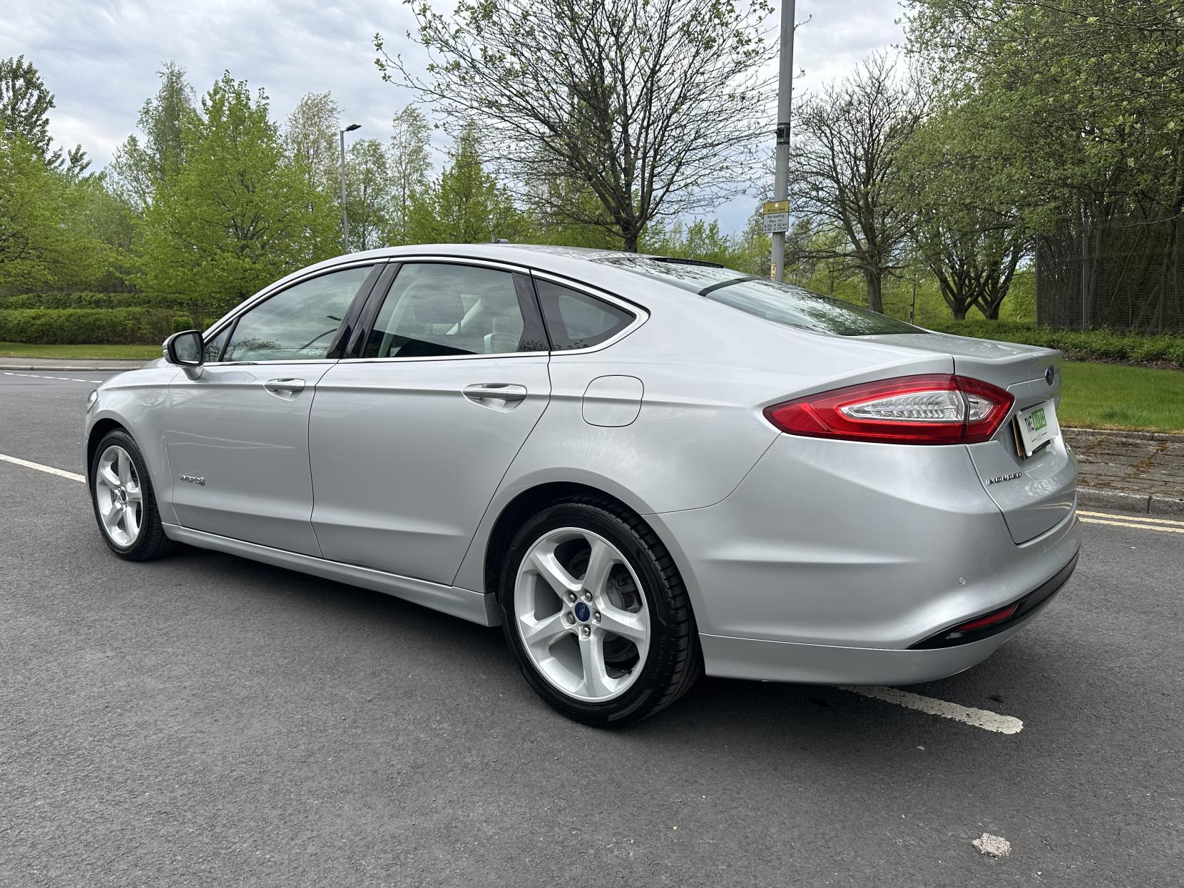Ford Mondeo 2.0 TiVCT Titanium Saloon 4dr Petrol Hybrid CVT Euro 6 (s/s) (187 ps)