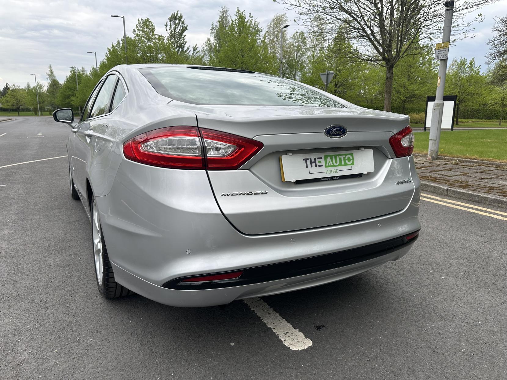 Ford Mondeo 2.0 TiVCT Titanium Saloon 4dr Petrol Hybrid CVT Euro 6 (s/s) (187 ps)