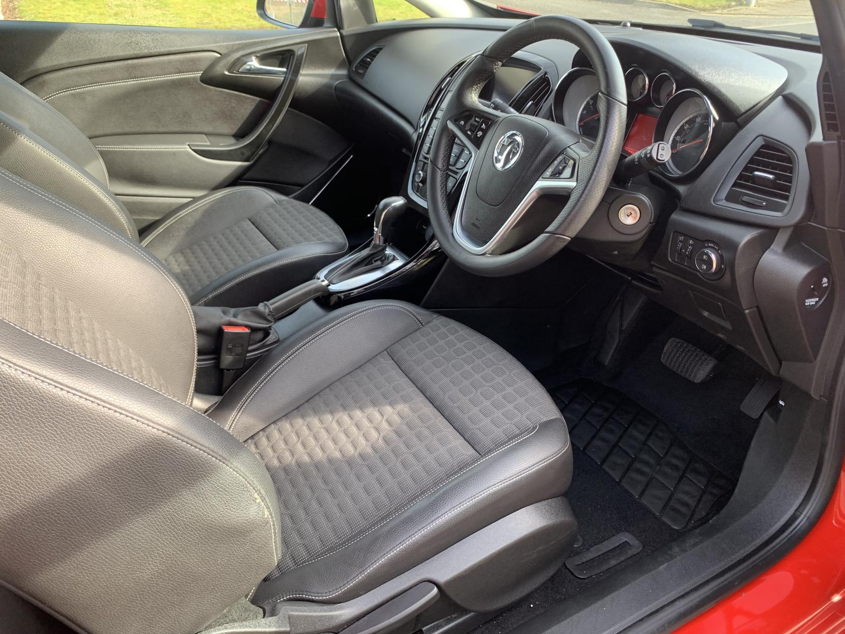 Vauxhall Astra GTC 1.4i Turbo SRi Coupe 3dr Petrol Auto Euro 6 (140 ps)