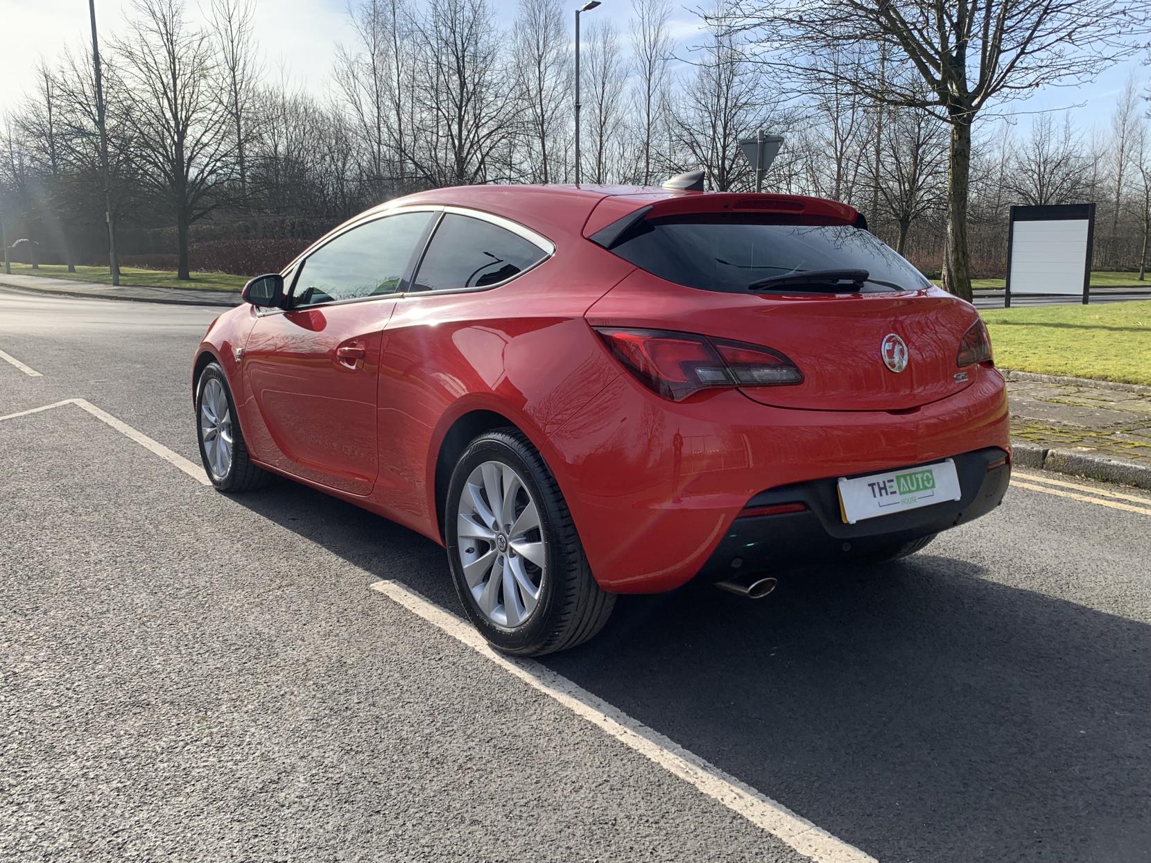 Vauxhall Astra GTC 1.4i Turbo SRi Coupe 3dr Petrol Auto Euro 6 (140 ps)