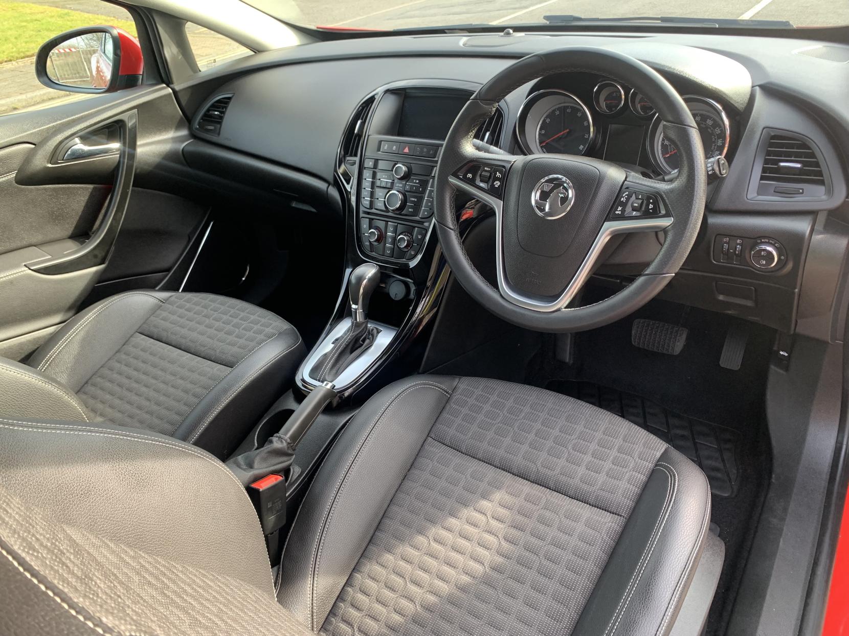 Vauxhall Astra GTC 1.4i Turbo SRi Coupe 3dr Petrol Auto Euro 6 (140 ps)