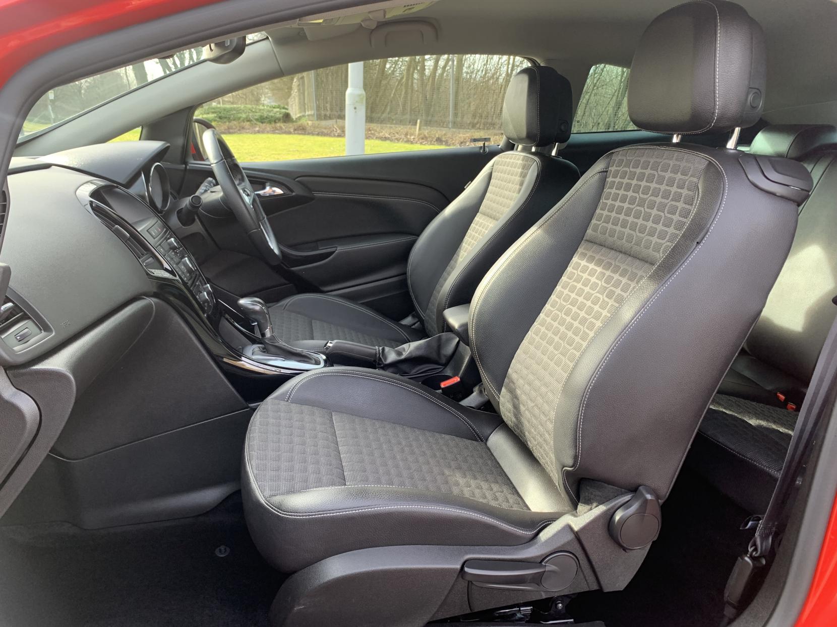 Vauxhall Astra GTC 1.4i Turbo SRi Coupe 3dr Petrol Auto Euro 6 (140 ps)