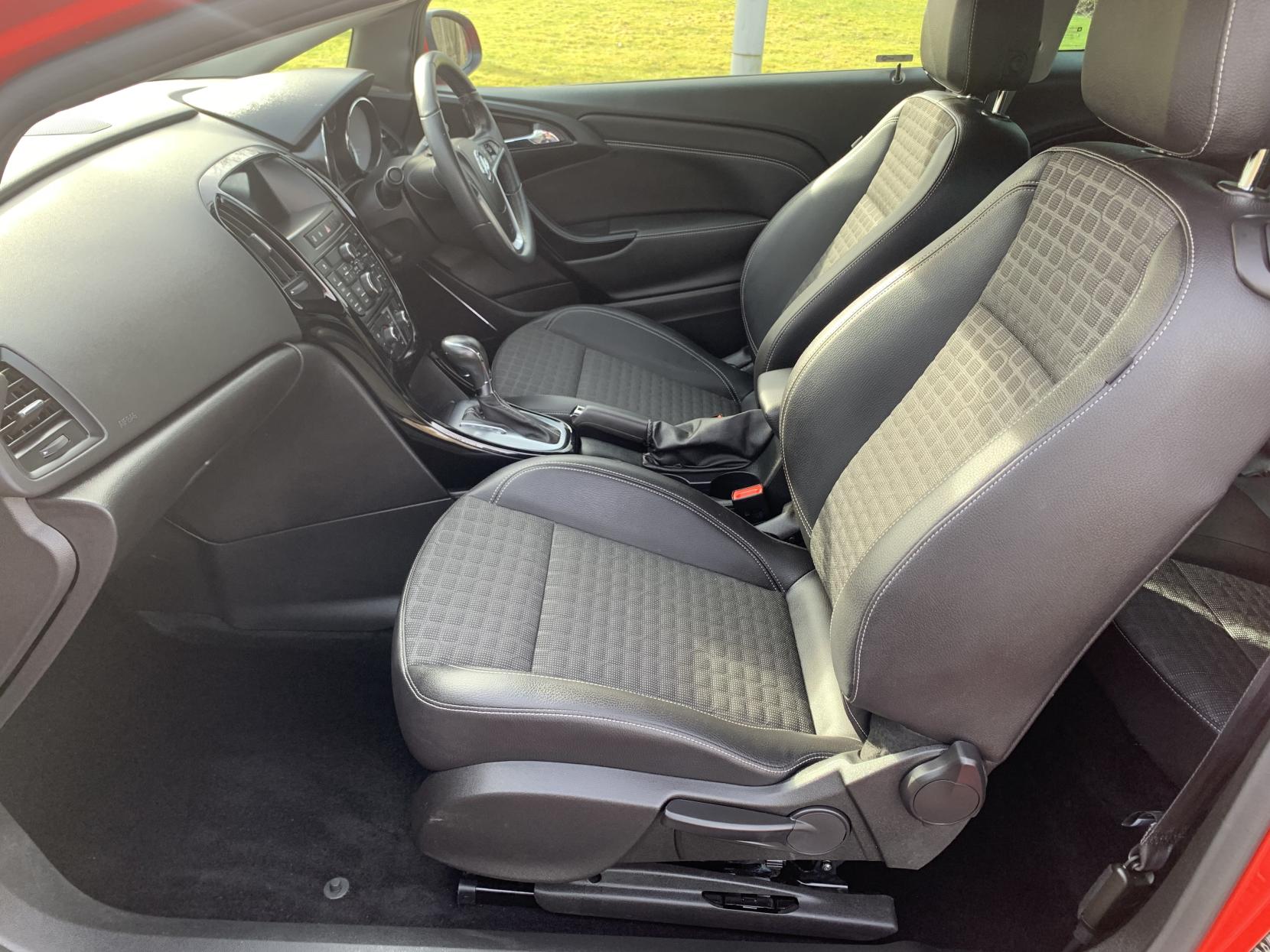 Vauxhall Astra GTC 1.4i Turbo SRi Coupe 3dr Petrol Auto Euro 6 (140 ps)
