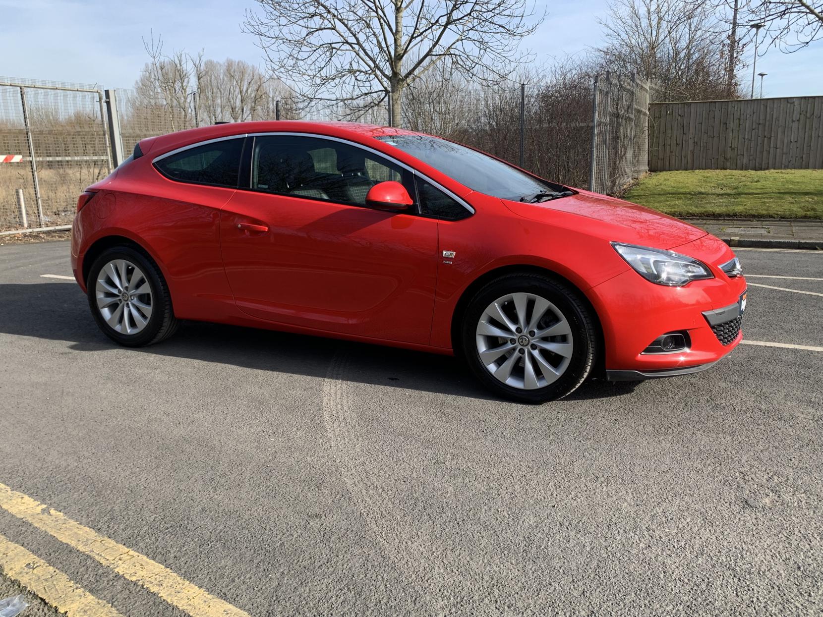 Vauxhall Astra GTC 1.4i Turbo SRi Coupe 3dr Petrol Auto Euro 6 (140 ps)
