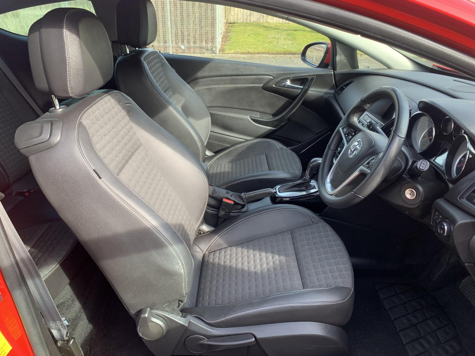 Vauxhall Astra GTC 1.4i Turbo SRi Coupe 3dr Petrol Auto Euro 6 (140 ps)