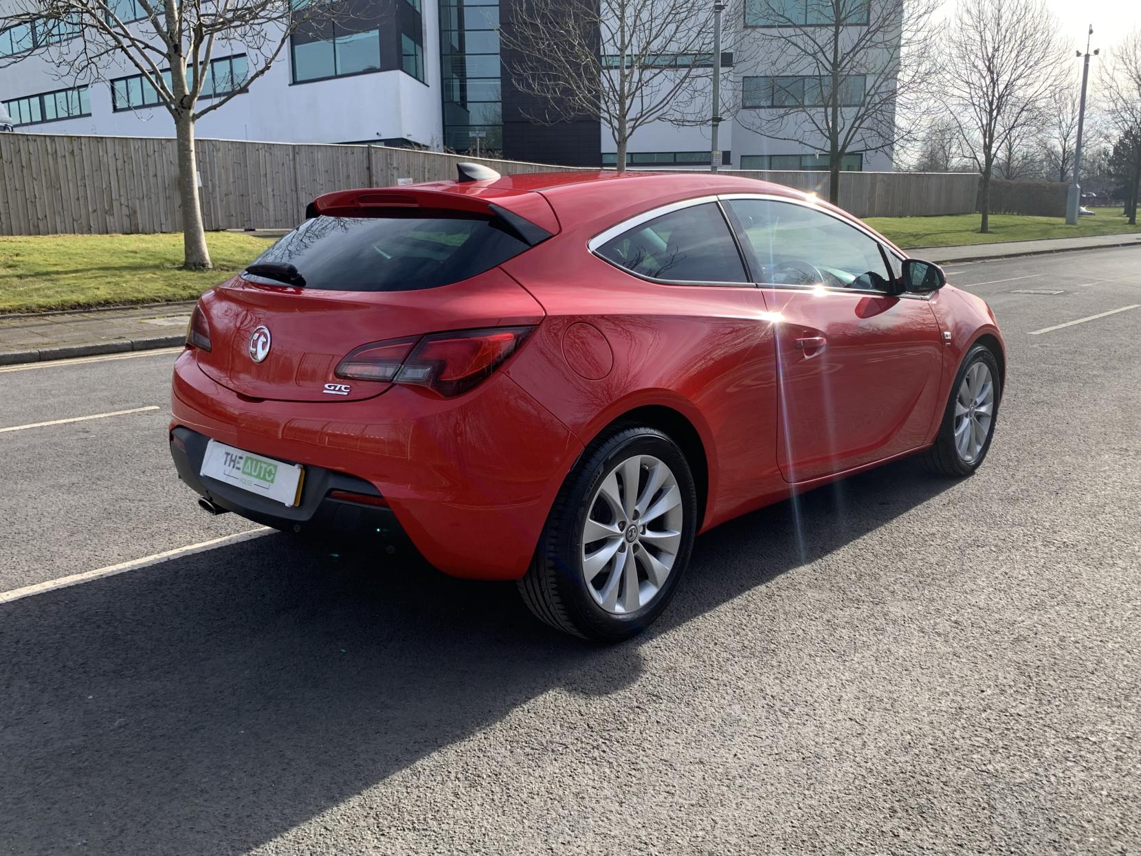 Vauxhall Astra GTC 1.4i Turbo SRi Coupe 3dr Petrol Auto Euro 6 (140 ps)
