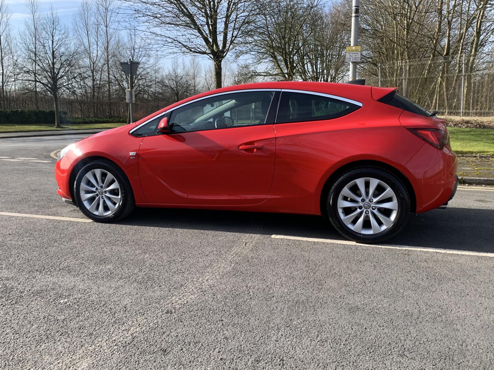 Vauxhall Astra GTC 1.4i Turbo SRi Coupe 3dr Petrol Auto Euro 6 (140 ps)