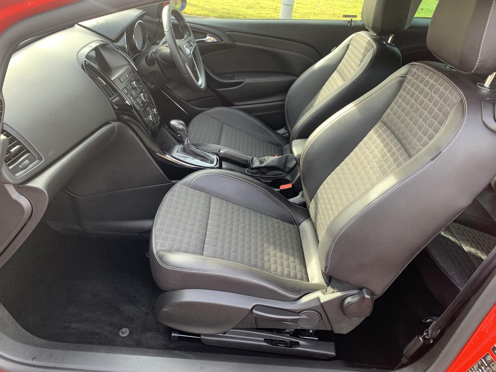 Vauxhall Astra GTC 1.4i Turbo SRi Coupe 3dr Petrol Auto Euro 6 (140 ps)