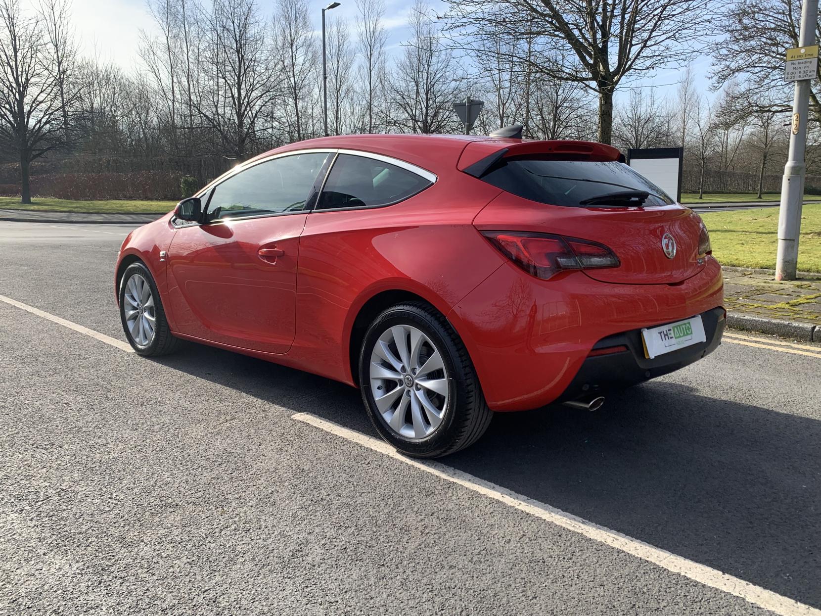 Vauxhall Astra GTC 1.4i Turbo SRi Coupe 3dr Petrol Auto Euro 6 (140 ps)