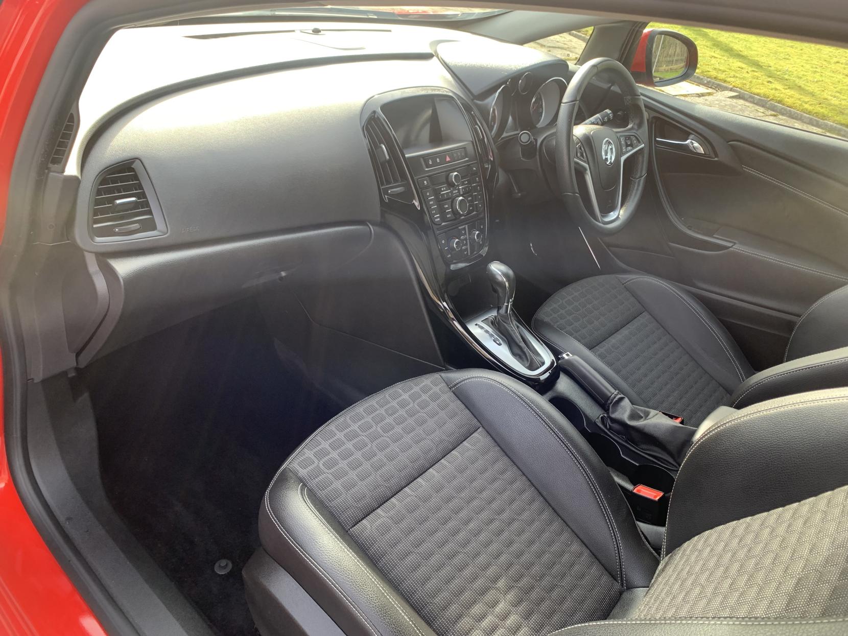 Vauxhall Astra GTC 1.4i Turbo SRi Coupe 3dr Petrol Auto Euro 6 (140 ps)