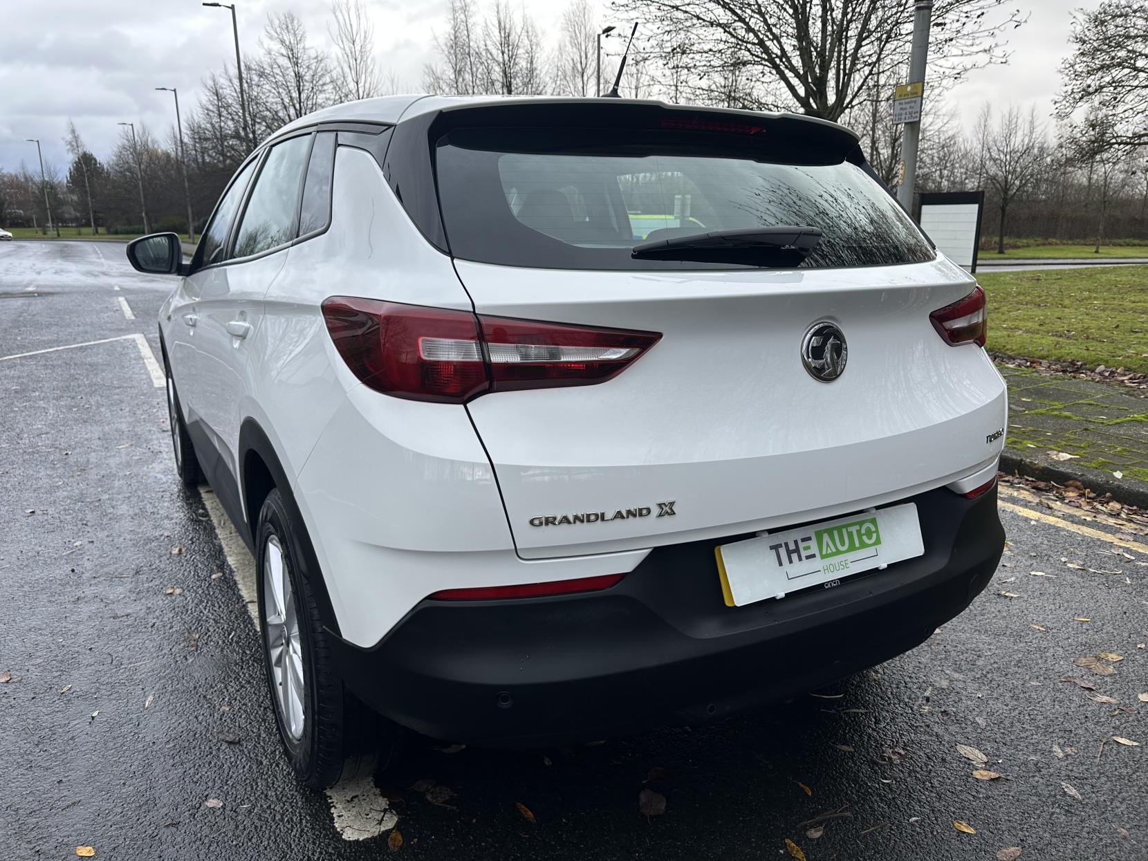 Vauxhall Grandland X 1.2 Turbo GPF SE SUV 5dr Petrol Manual Euro 6 (s/s) (130 ps)