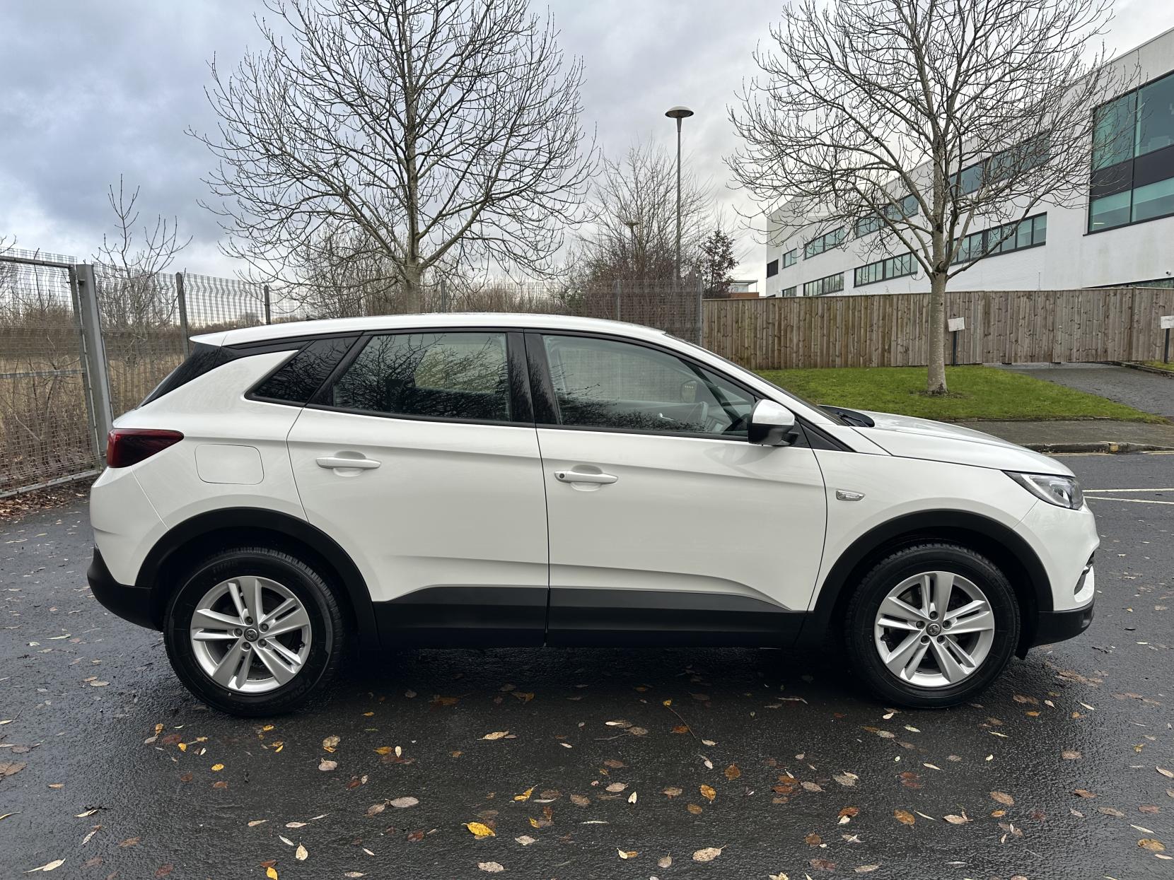 Vauxhall Grandland X 1.2 Turbo GPF SE SUV 5dr Petrol Manual Euro 6 (s/s) (130 ps)