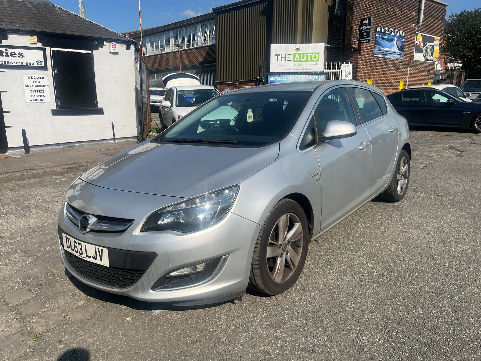 Vauxhall Astra 1.7 CDTi ecoFLEX SRi Hatchback 5dr Diesel Manual Euro 5 (s/s) (110 ps)