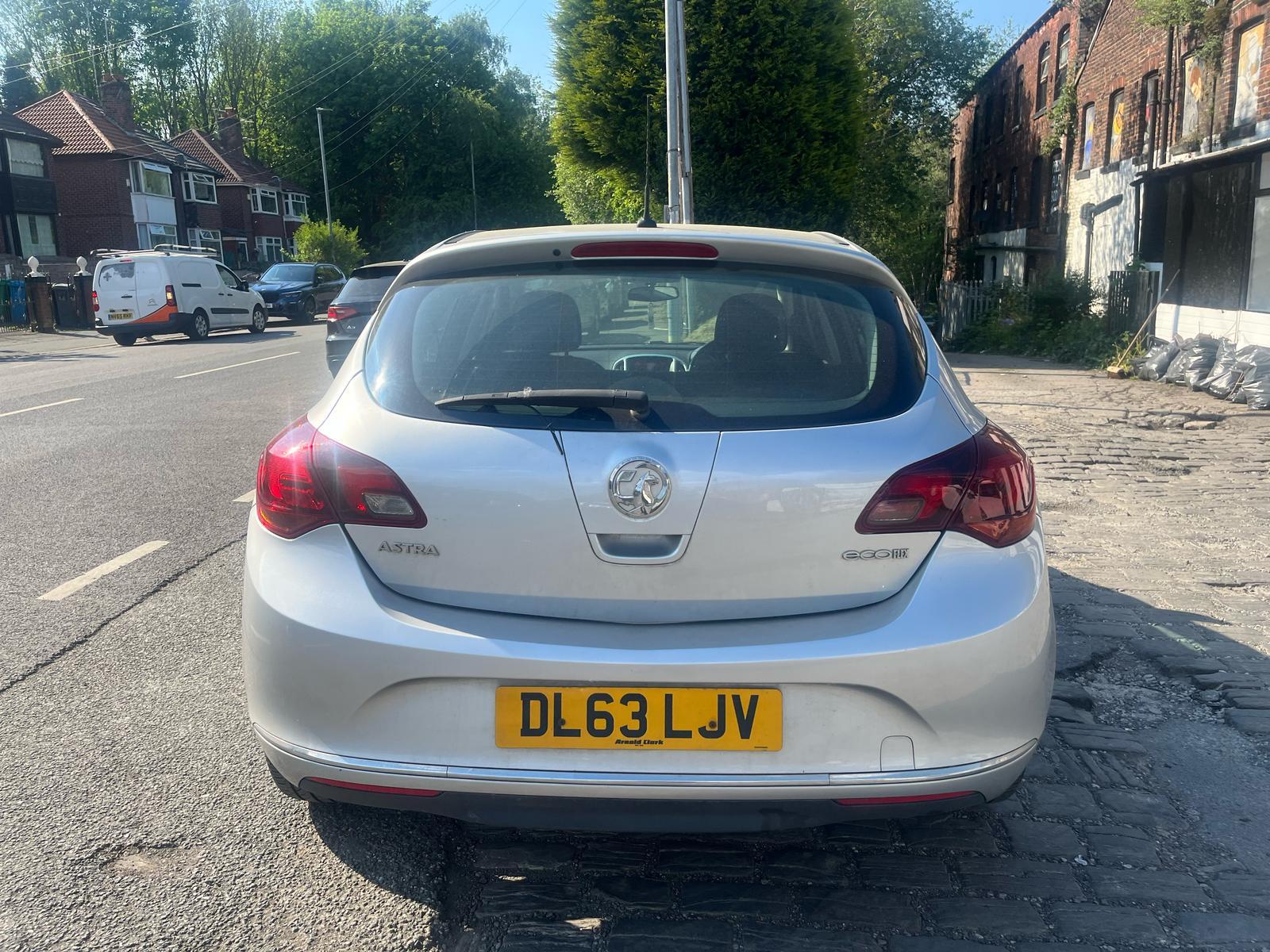 Vauxhall Astra 1.7 CDTi ecoFLEX SRi Hatchback 5dr Diesel Manual Euro 5 (s/s) (110 ps)