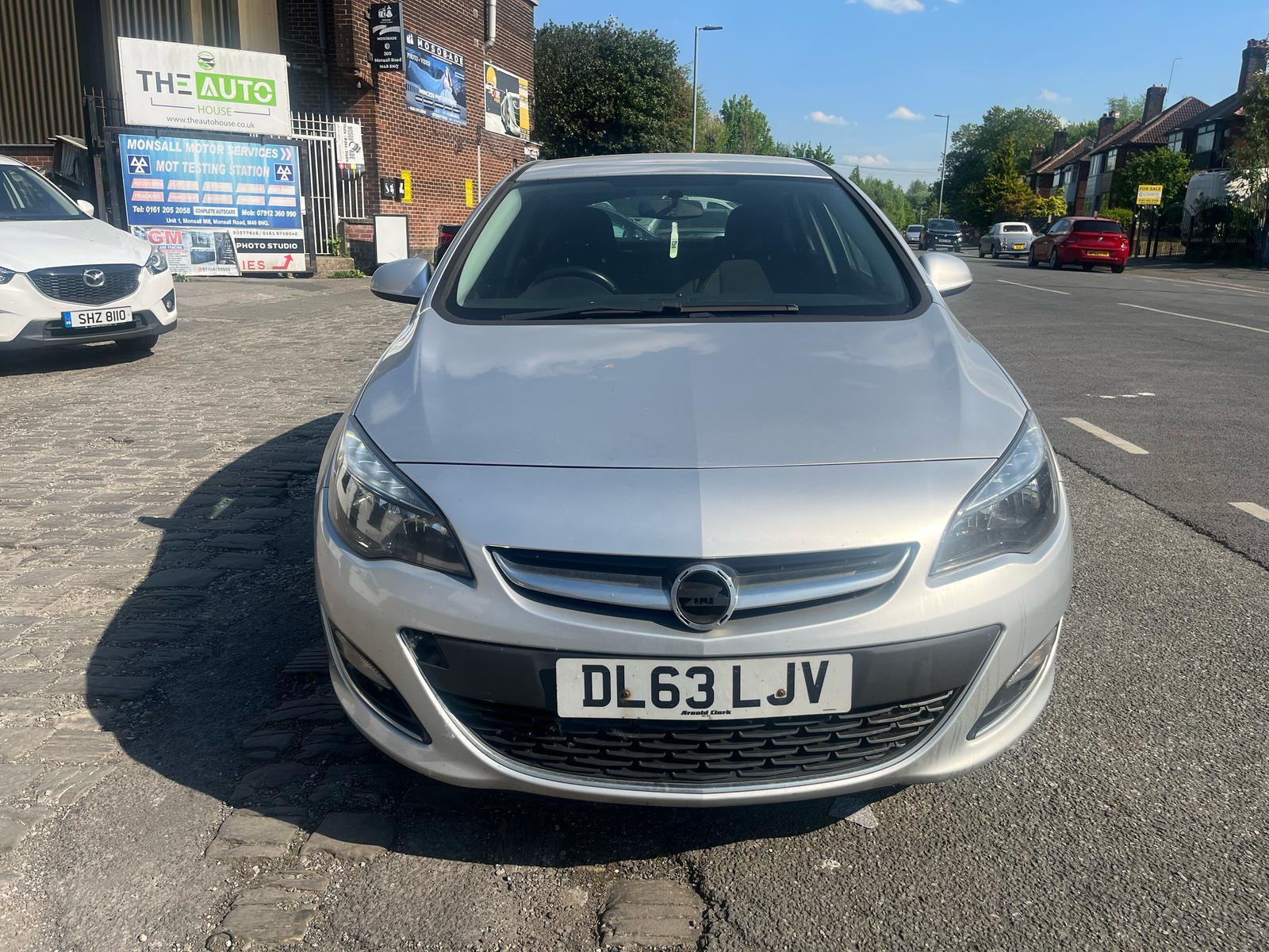 Vauxhall Astra 1.7 CDTi ecoFLEX SRi Hatchback 5dr Diesel Manual Euro 5 (s/s) (110 ps)