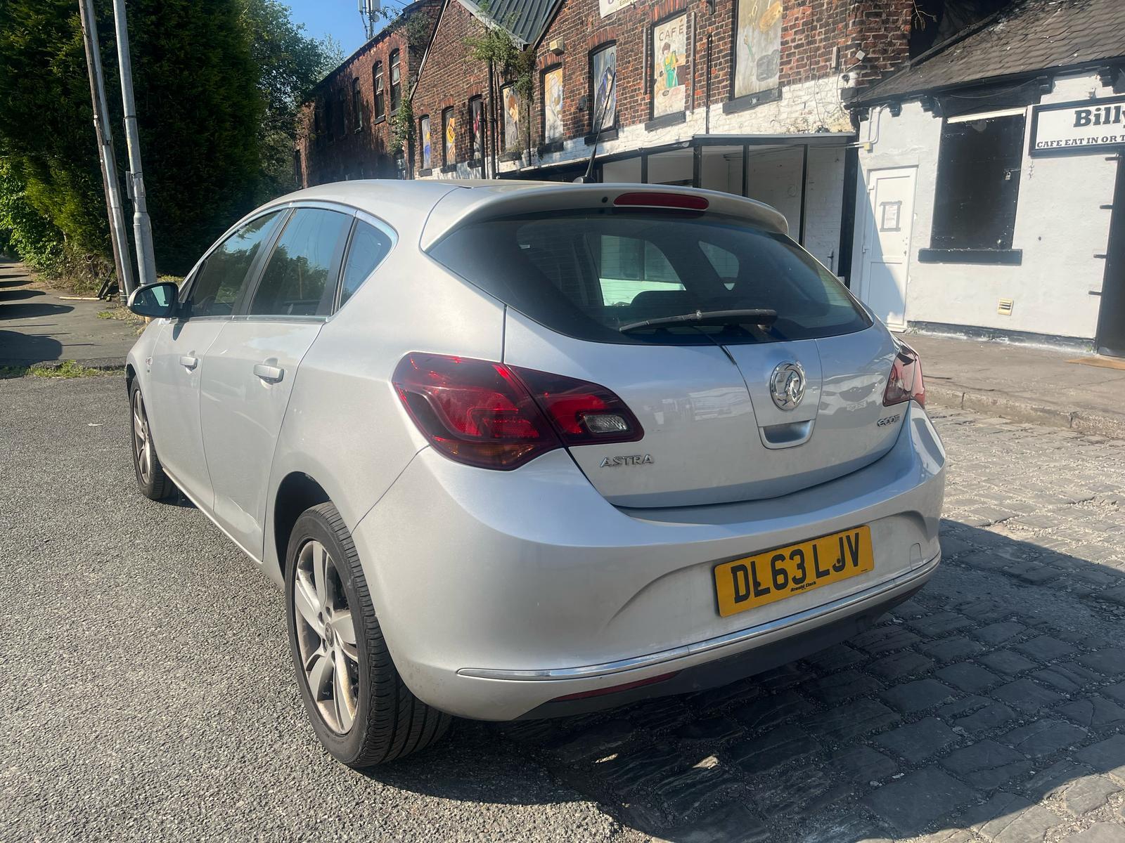 Vauxhall Astra 1.7 CDTi ecoFLEX SRi Hatchback 5dr Diesel Manual Euro 5 (s/s) (110 ps)