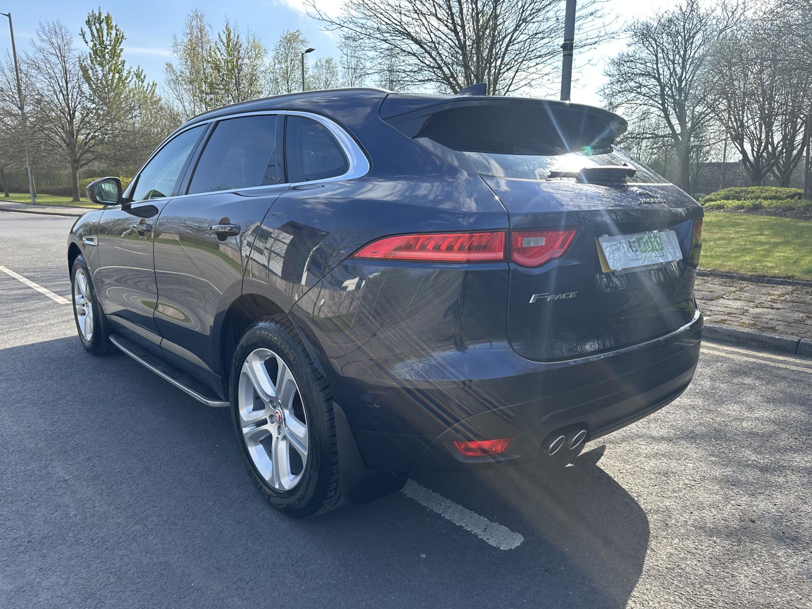 Jaguar F-PACE 2.0 D180 Portfolio SUV 5dr Diesel Auto AWD Euro 6 (s/s) (180 ps)