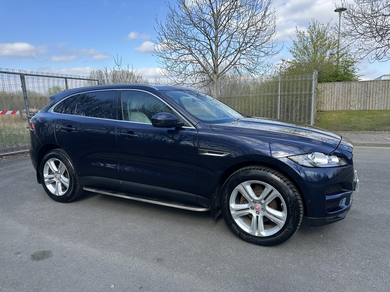 Jaguar F-PACE 2.0 D180 Portfolio SUV 5dr Diesel Auto AWD Euro 6 (s/s) (180 ps)