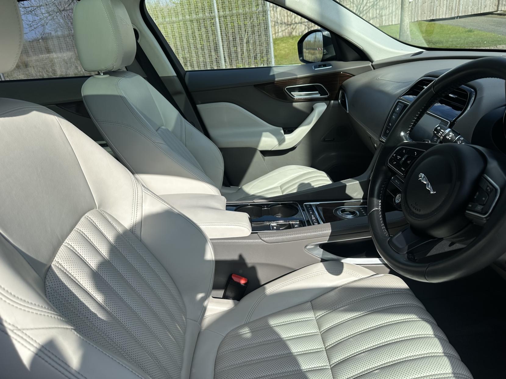 Jaguar F-PACE 2.0 D180 Portfolio SUV 5dr Diesel Auto AWD Euro 6 (s/s) (180 ps)